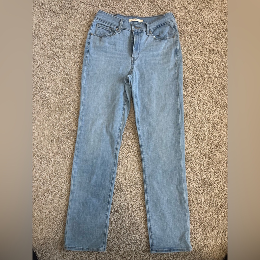 Levi's Women's Light Blue Classic Straight Jeans